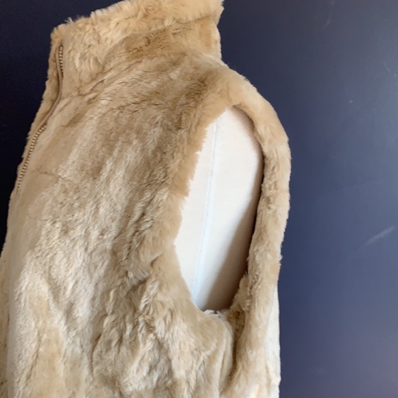 Coldwater Creek faux fur vest. Size L. Like new - Picture 2 of 4